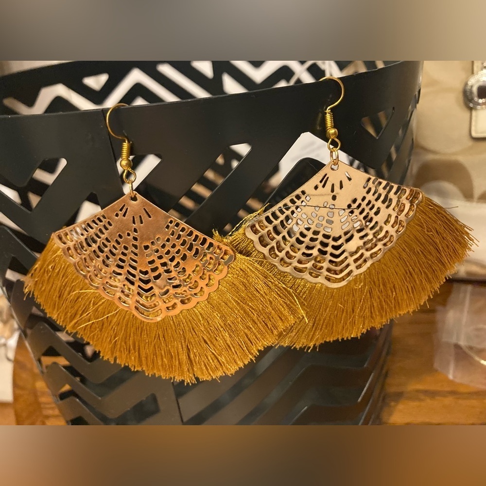 Fan Fringe Earrings Mustard Yellow Gold NEW - Picture 3 of 5